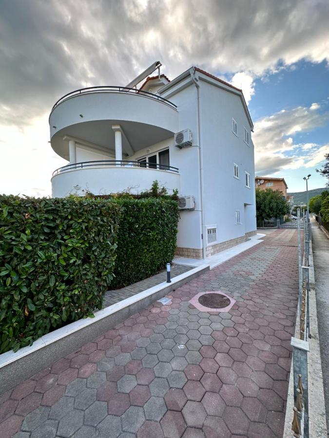 Apartments Villa Ohana Kaštela Eksteriør billede
